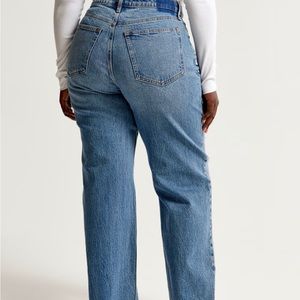 Abercrombie and Fitch - High Rise Relaxed 90s Jean